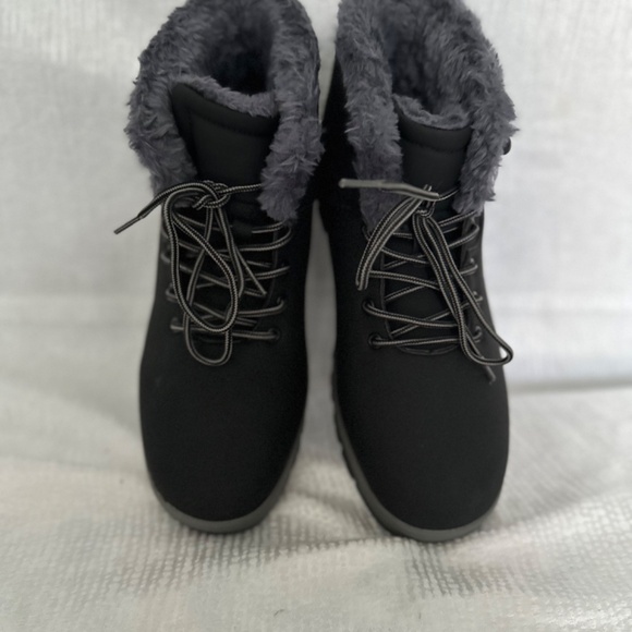 Carenurse, (NEW) men’s faux fur lined boot, size 10 - Picture 8 of 8
